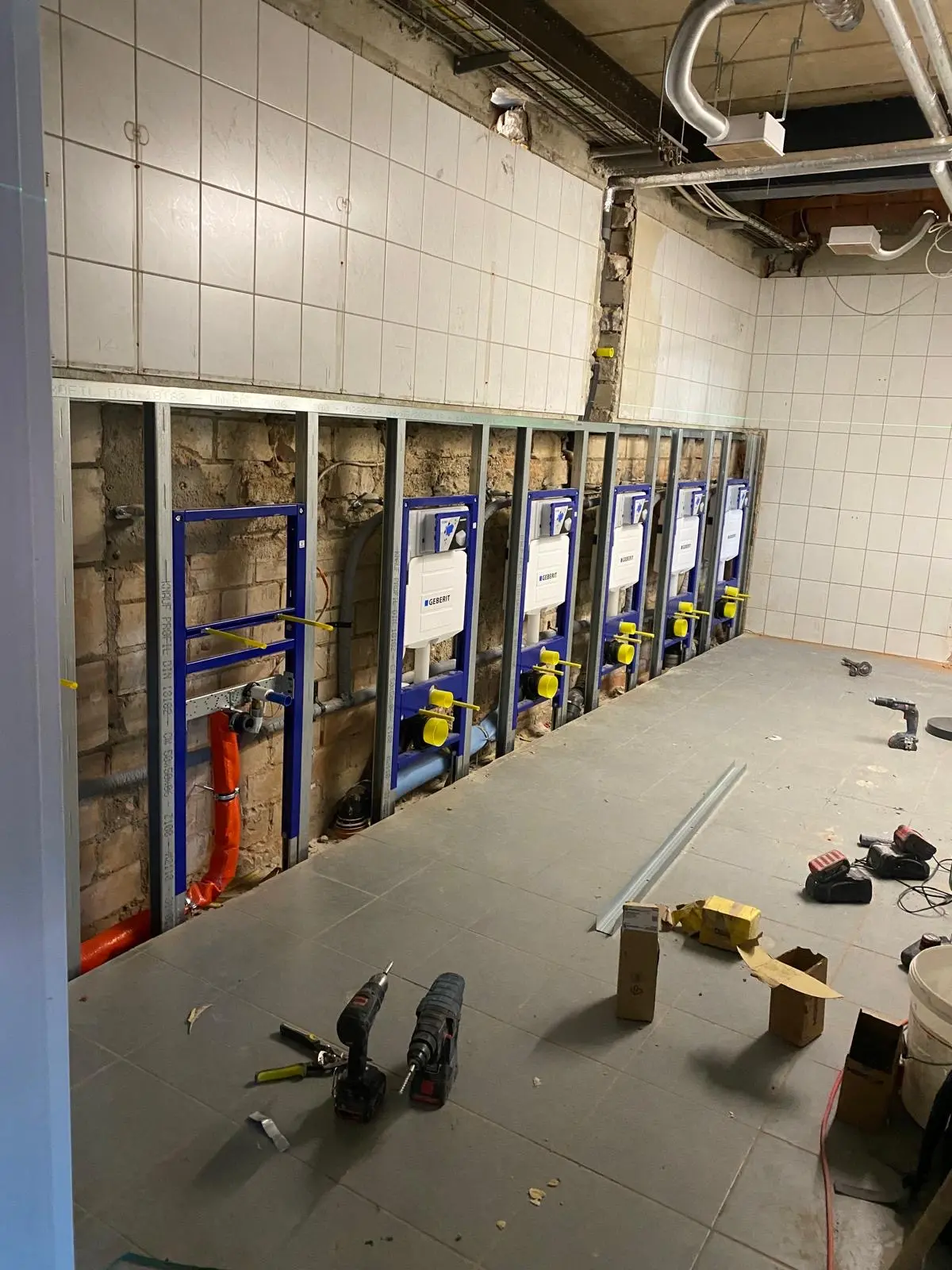 Vorwandinstallation während der Bauphase einer Badsanierung
