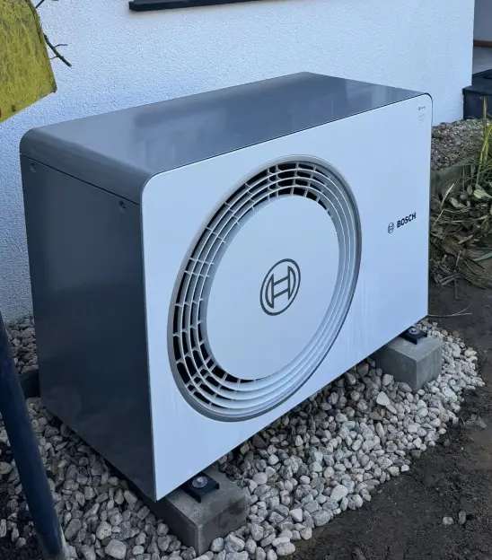 Bosch Luft-Wasser-Wärmepumpe bei einem Treiber Haustechnik Projekt